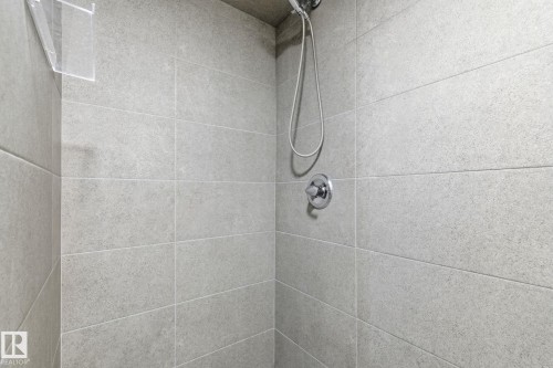 8043 135 Avenue, Edmonton, AB - Indoor Photo Showing Bathroom