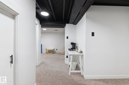 8043 135 Avenue, Edmonton, AB - Indoor Photo Showing Other Room