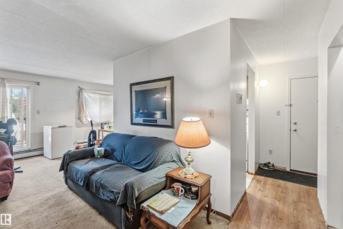 202 11026 106 Street, Edmonton, AB - Indoor Photo Showing Living Room