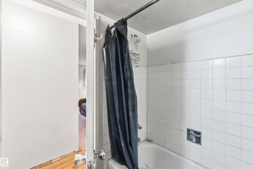 202 11026 106 Street, Edmonton, AB - Indoor Photo Showing Bathroom