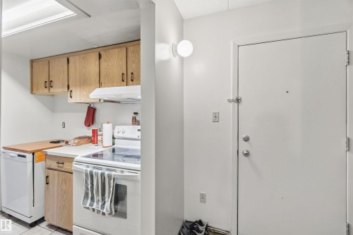 202 11026 106 Street, Edmonton, AB - Indoor Photo Showing Kitchen