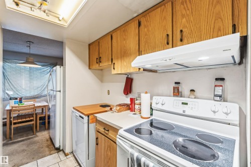 202 11026 106 Street, Edmonton, AB - Indoor Photo Showing Kitchen