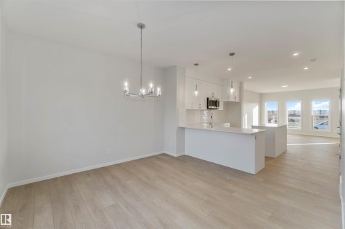 262 Chappelle Drive, Edmonton, AB - Indoor Photo Showing Kitchen