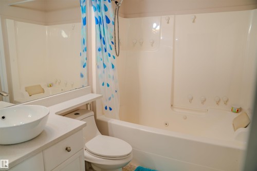 620 88 St, Edmonton, AB - Indoor Photo Showing Bathroom