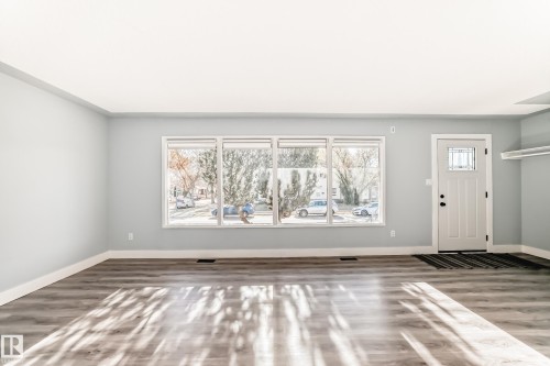 7104 129 Avenue, Edmonton, AB - Indoor Photo Showing Other Room