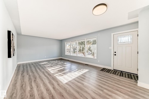 7104 129 Avenue, Edmonton, AB - Indoor Photo Showing Other Room