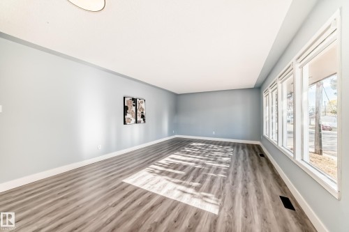 7104 129 Avenue, Edmonton, AB - Indoor Photo Showing Other Room