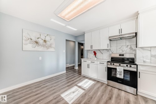 7104 129 Avenue, Edmonton, AB - Indoor Photo Showing Kitchen