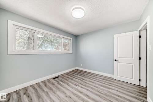7104 129 Avenue, Edmonton, AB - Indoor Photo Showing Other Room