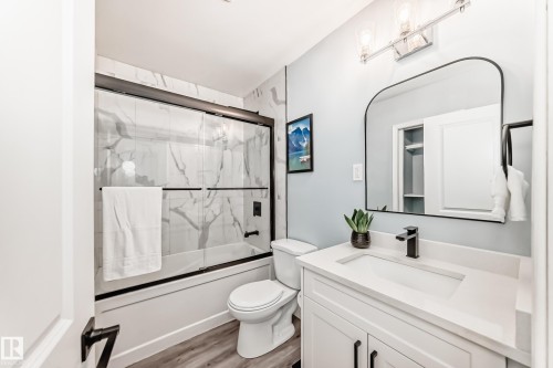 7104 129 Avenue, Edmonton, AB - Indoor Photo Showing Bathroom