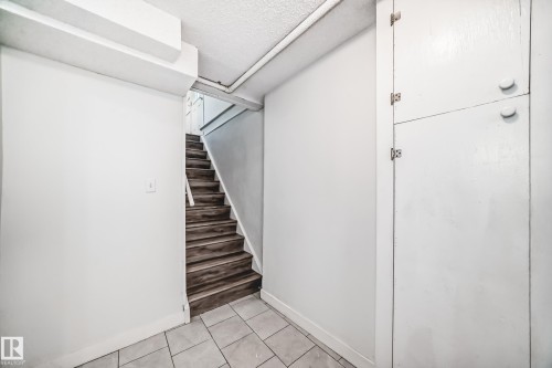 7104 129 Avenue, Edmonton, AB - Indoor Photo Showing Other Room