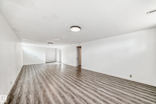 7104 129 Avenue, Edmonton, AB - Indoor Photo Showing Other Room
