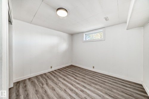 7104 129 Avenue, Edmonton, AB - Indoor Photo Showing Other Room