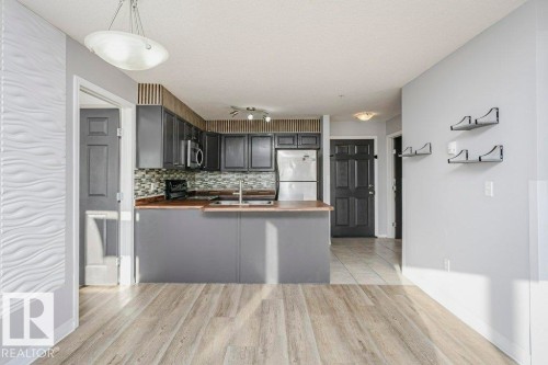 103 4309 33 Street, Stony Plain, AB - Indoor Photo Showing Kitchen With Double Sink