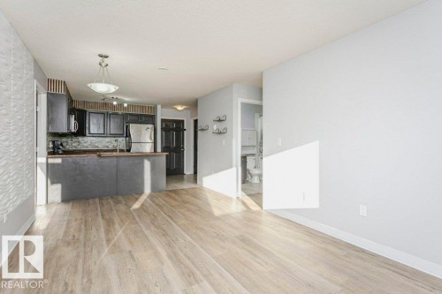 103 4309 33 Street, Stony Plain, AB - Indoor Photo Showing Kitchen