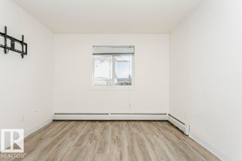 103 4309 33 Street, Stony Plain, AB - Indoor Photo Showing Other Room