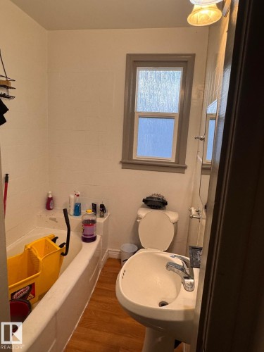 13129 101 Street, Edmonton, AB - Indoor Photo Showing Bathroom