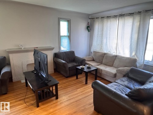 13129 101 Street, Edmonton, AB - Indoor Photo Showing Living Room