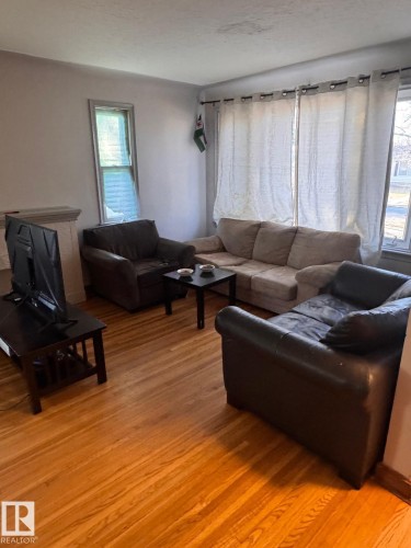 13129 101 Street, Edmonton, AB - Indoor Photo Showing Living Room
