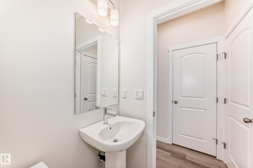 2346 Egret Way, Edmonton, AB - Indoor Photo Showing Bathroom