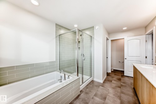 2346 Egret Way, Edmonton, AB - Indoor Photo Showing Bathroom
