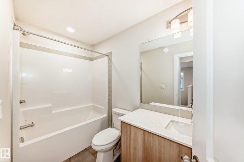 2346 Egret Way, Edmonton, AB - Indoor Photo Showing Bathroom