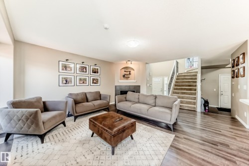 2105 32A Street, Edmonton, AB - Indoor Photo Showing Living Room