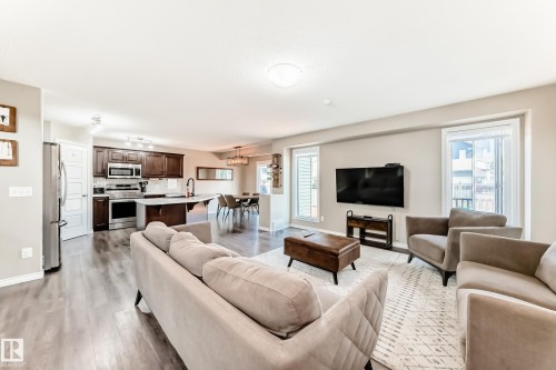2105 32A Street, Edmonton, AB - Indoor Photo Showing Living Room