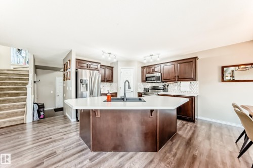 2105 32A Street, Edmonton, AB - Indoor Photo Showing Kitchen With Double Sink With Upgraded Kitchen