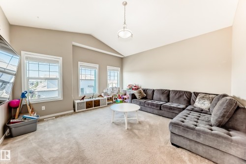 2105 32A Street, Edmonton, AB - Indoor Photo Showing Living Room
