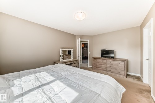 2105 32A Street, Edmonton, AB - Indoor Photo Showing Bedroom