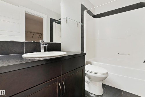 6963 19A Avenue, Edmonton, AB - Indoor Photo Showing Bathroom