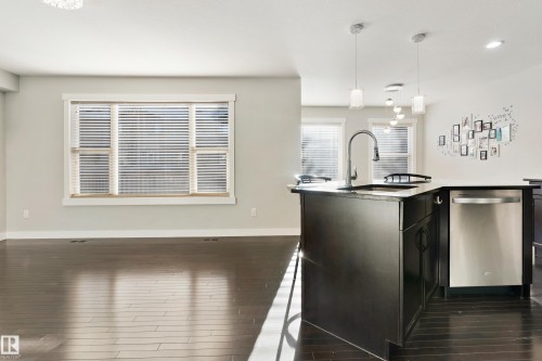 6963 19A Avenue, Edmonton, AB - Indoor Photo Showing Kitchen With Upgraded Kitchen