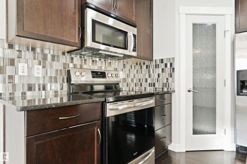 6963 19A Avenue, Edmonton, AB - Indoor Photo Showing Kitchen