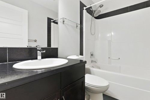 6963 19A Avenue, Edmonton, AB - Indoor Photo Showing Bathroom