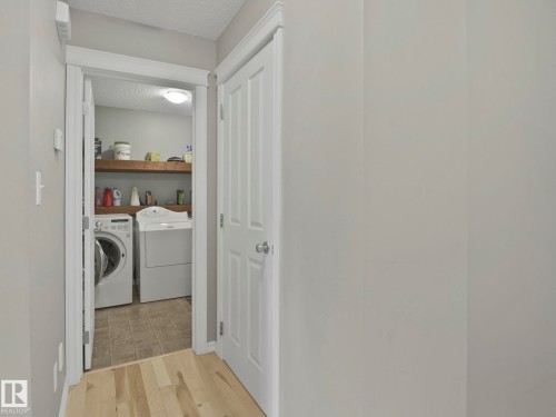 1715 Melrose Crescent, Edmonton, AB - Indoor Photo Showing Laundry Room