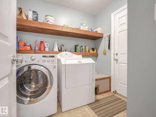 1715 Melrose Crescent, Edmonton, AB - Indoor Photo Showing Laundry Room