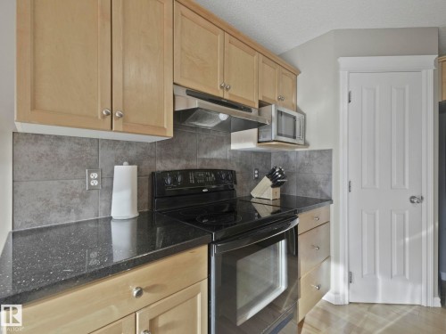 1715 Melrose Crescent, Edmonton, AB - Indoor Photo Showing Kitchen