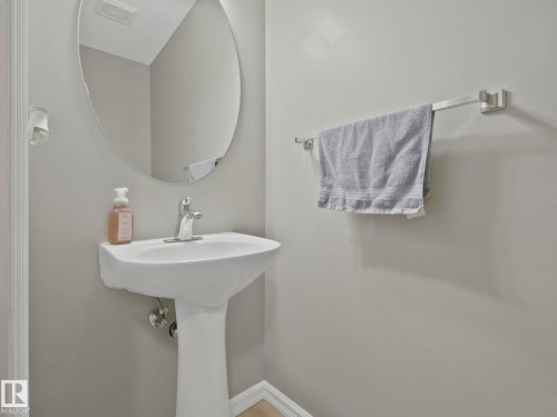 1715 Melrose Crescent, Edmonton, AB - Indoor Photo Showing Bathroom