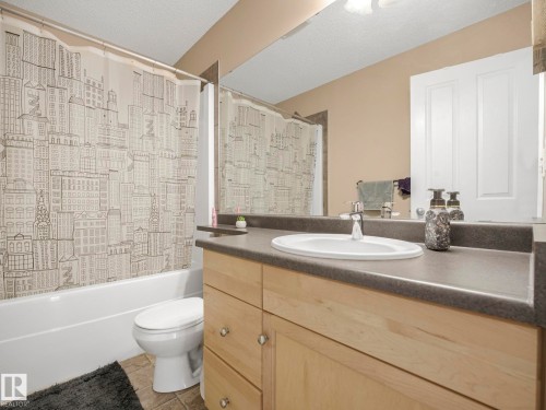 1715 Melrose Crescent, Edmonton, AB - Indoor Photo Showing Bathroom