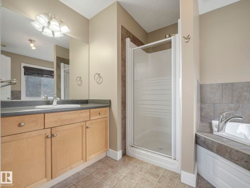 1715 Melrose Crescent, Edmonton, AB - Indoor Photo Showing Bathroom