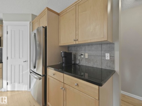 1715 Melrose Crescent, Edmonton, AB - Indoor Photo Showing Kitchen