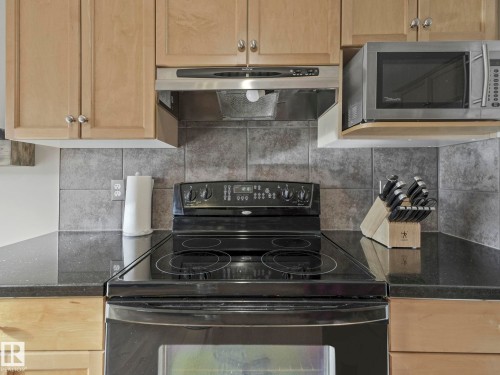 1715 Melrose Crescent, Edmonton, AB - Indoor Photo Showing Kitchen