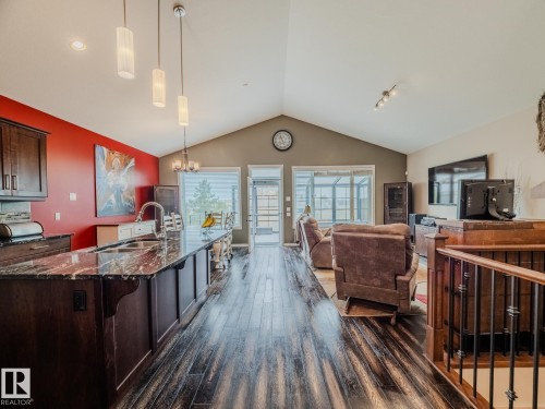 172 Mcdowell Wynd, Leduc, AB - Indoor Photo Showing Kitchen