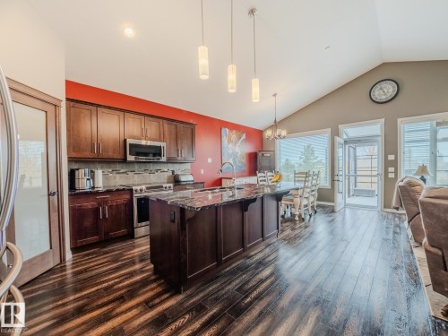 172 Mcdowell Wynd, Leduc, AB - Indoor Photo Showing Kitchen