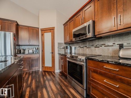 172 Mcdowell Wynd, Leduc, AB - Indoor Photo Showing Kitchen