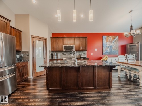 172 Mcdowell Wynd, Leduc, AB - Indoor Photo Showing Kitchen