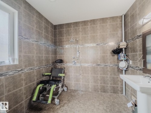 172 Mcdowell Wynd, Leduc, AB - Indoor Photo Showing Bathroom