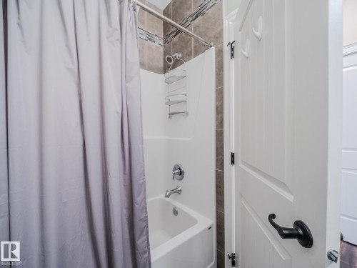 172 Mcdowell Wynd, Leduc, AB - Indoor Photo Showing Bathroom