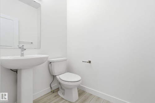 7 2710 66 St, Edmonton, AB - Indoor Photo Showing Bathroom